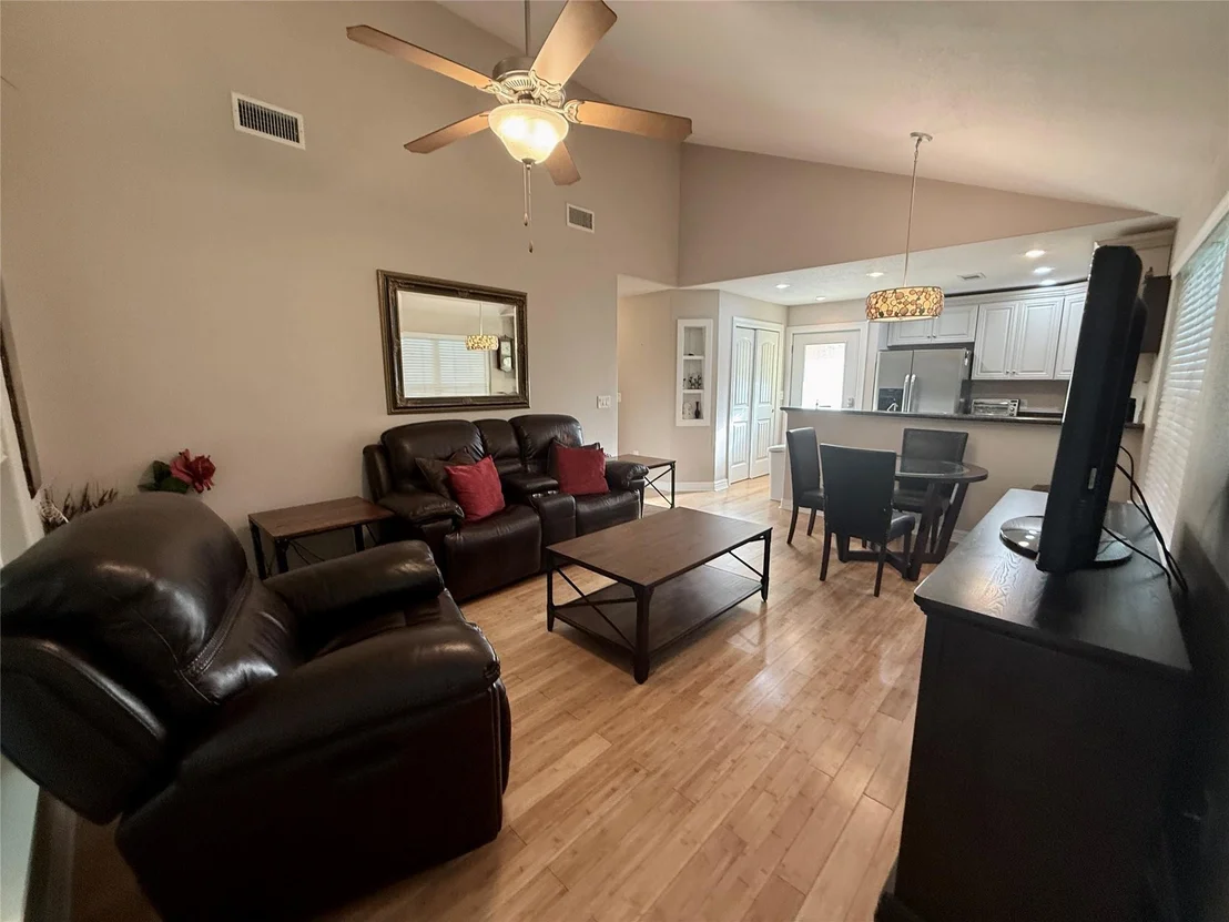 Photo of 200 Dewberry