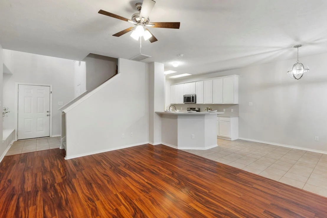 Photo of 215 W Stedhill Loop