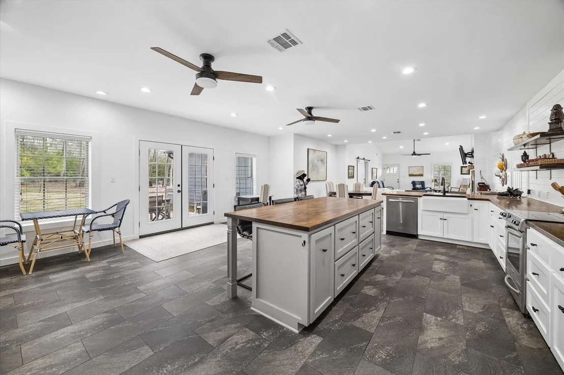 Photo of 90 Twinstone Circle