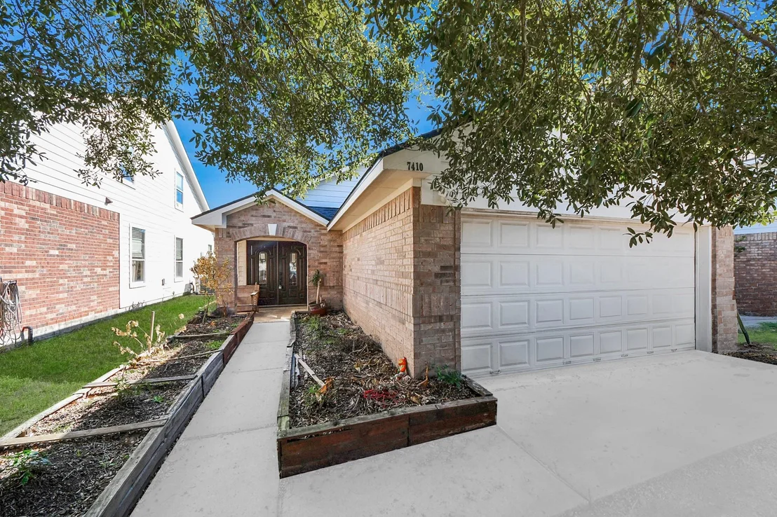 Photo of 7410 Legacy Pines Drive