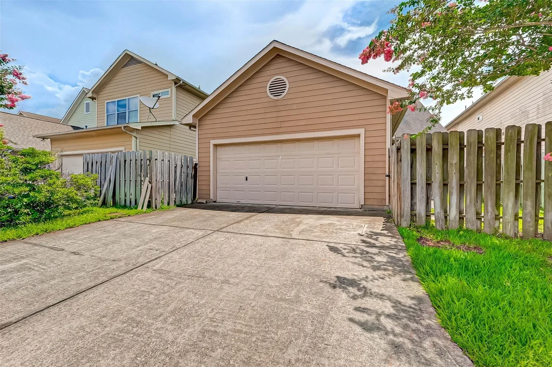 Photo of 7130 Pavilion Drive