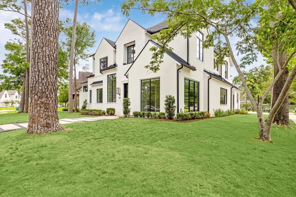 Photo of 447 Mignon Lane