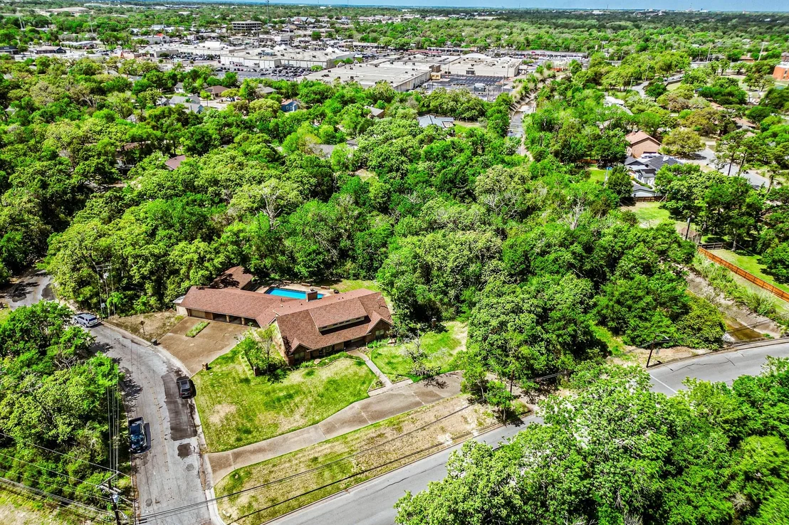 Photo of 1100 Broadmoor Drive