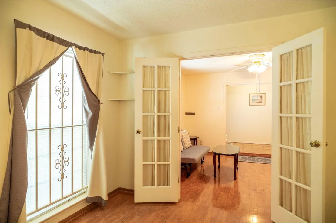 Photo of 8923 Hendon Lane