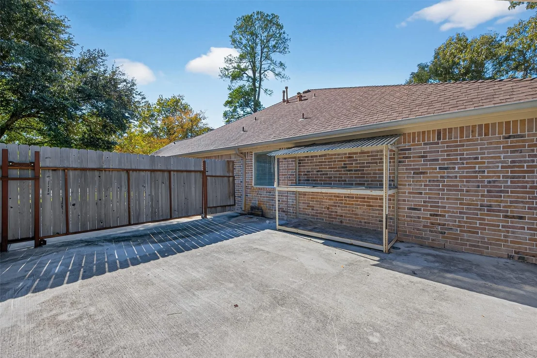 Photo of 3327 Willowbend Road