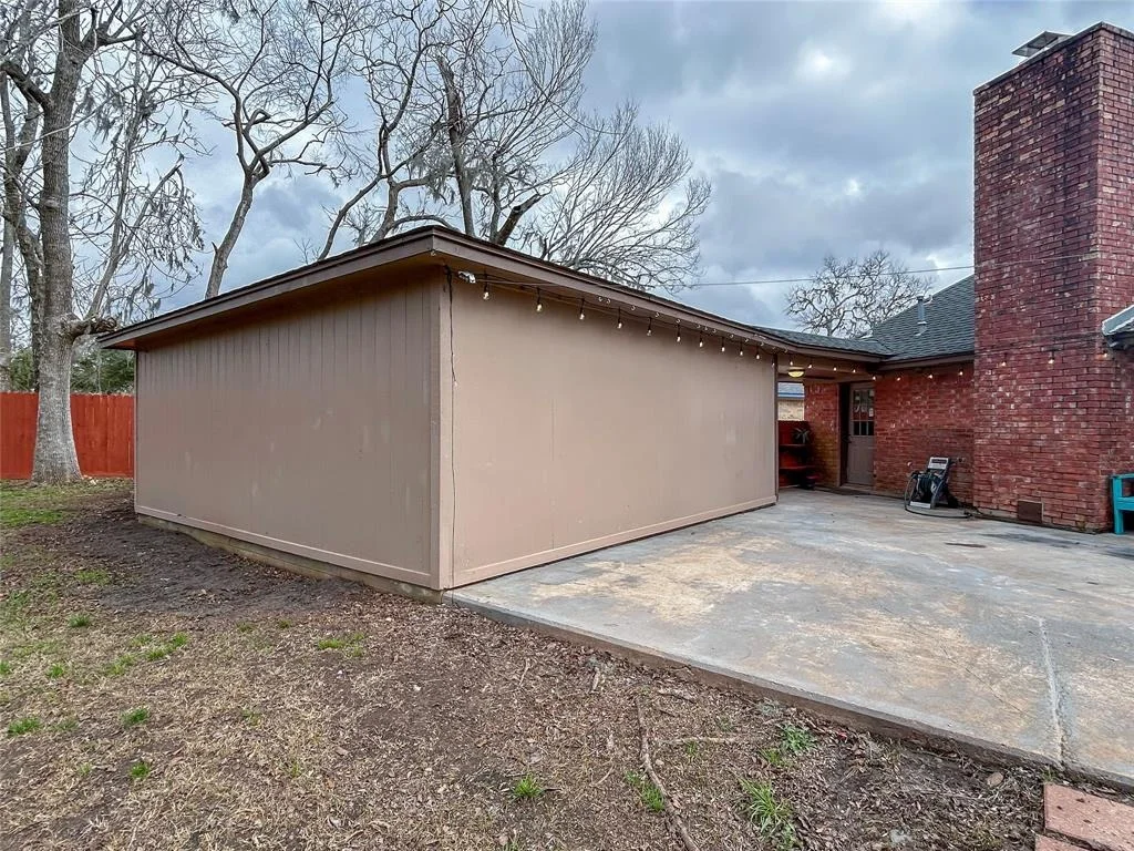 Photo of 129 White Oak Drive