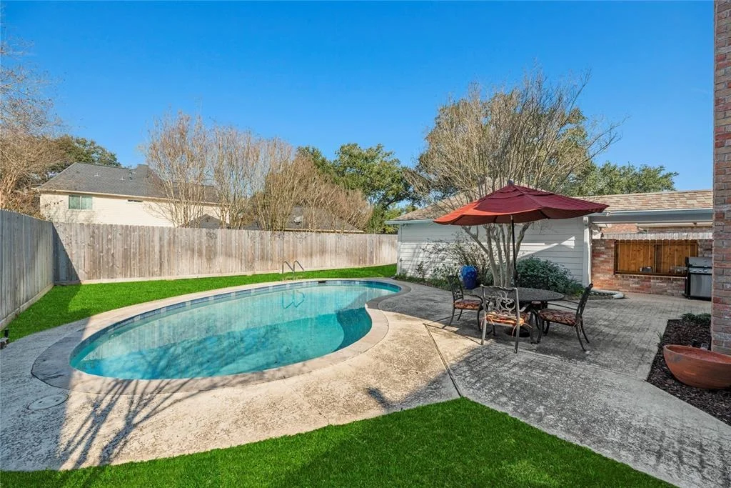 Photo of 922 Montview Drive