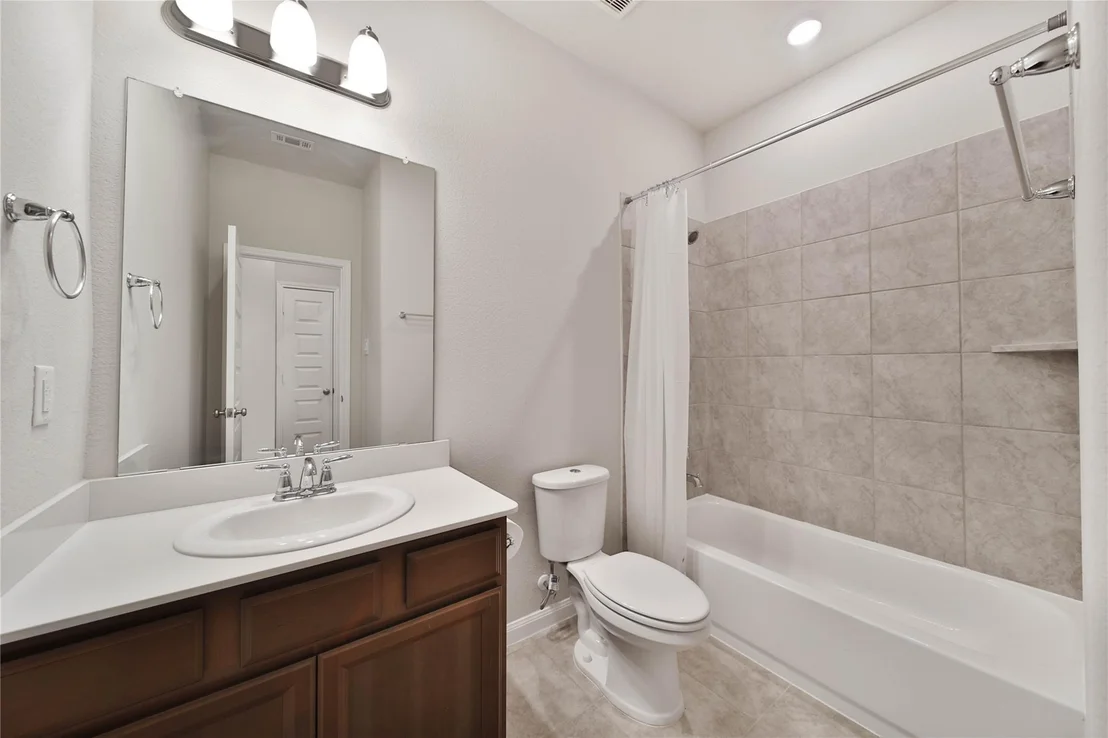 Photo of 7080 Silverleaf Oak Street