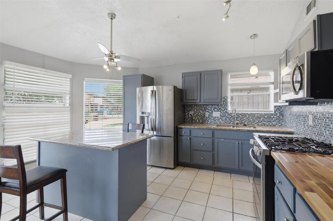 Photo of 3831 Derbyhall Drive