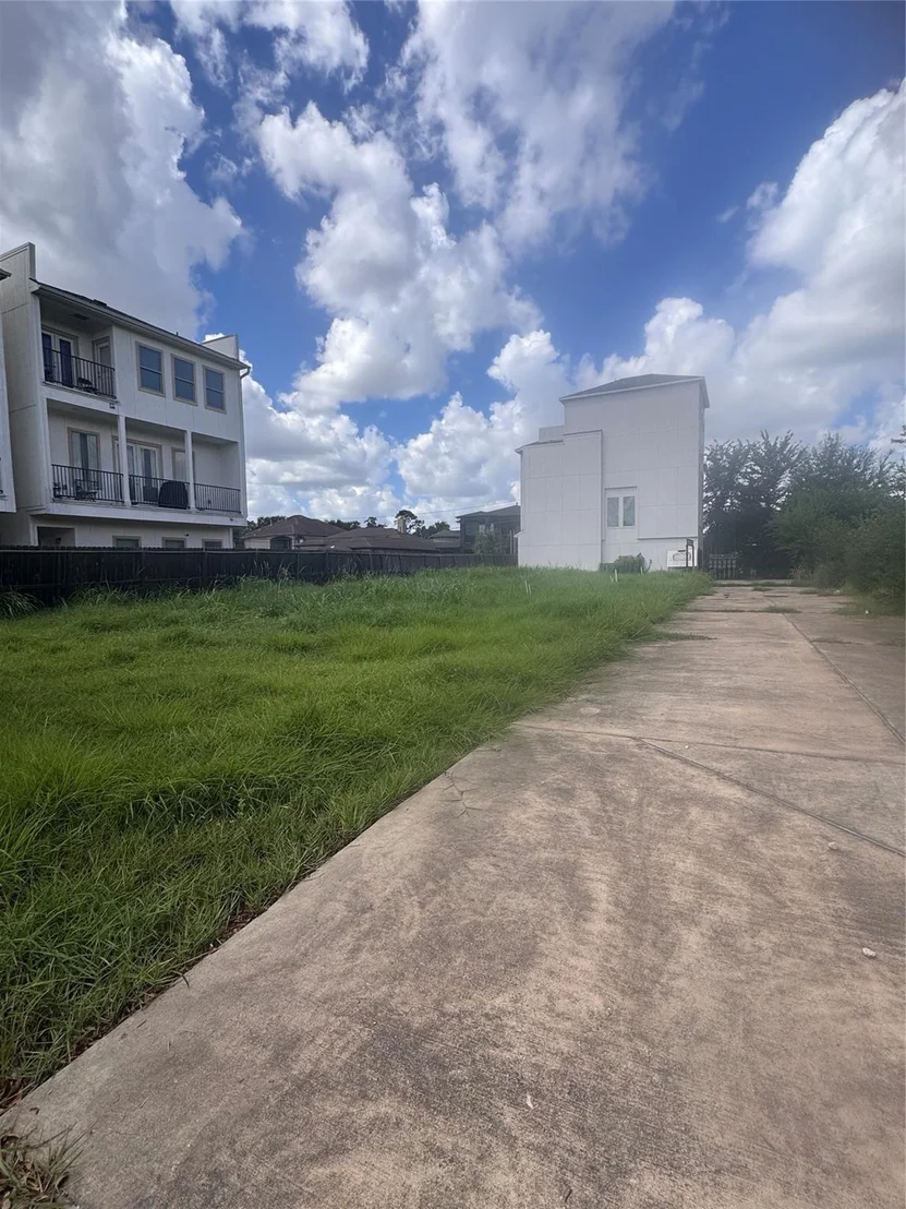 Photo of 3919, 3917 Griggs Road