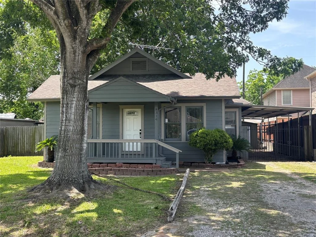 Photo of 8314 Tavenor Lane