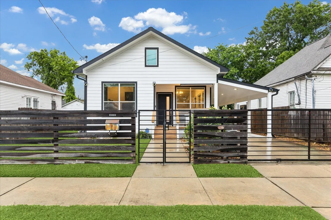 Photo of 2112 Common Street