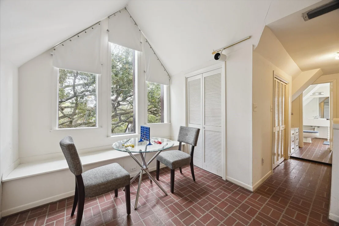 Photo of 2345 Blue Bonnet Boulevard
