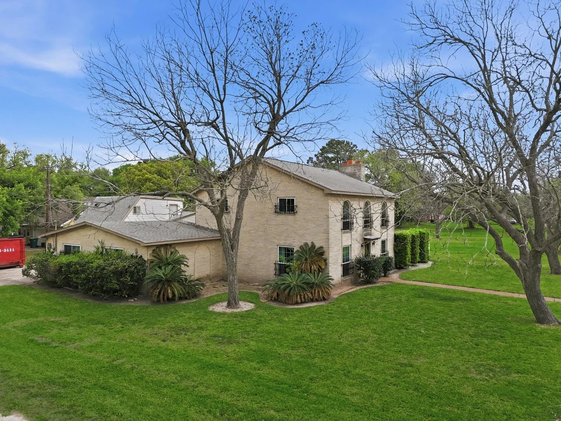 Photo of 1124 Estate Drive