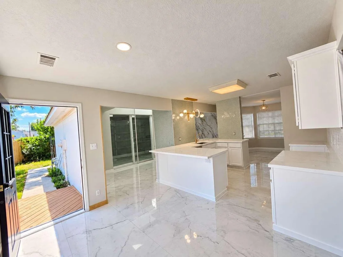 Photo of 5118 Burt Street