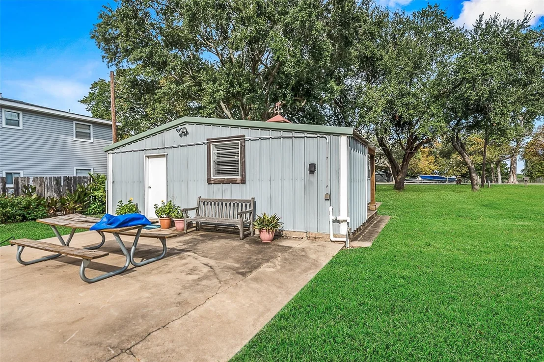 Photo of 1402 County Road 243