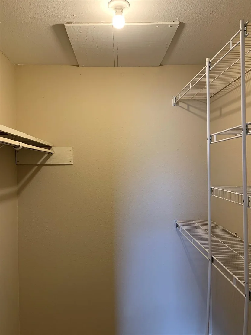 Photo of Unit 280B at 2501 Gulf Freeway