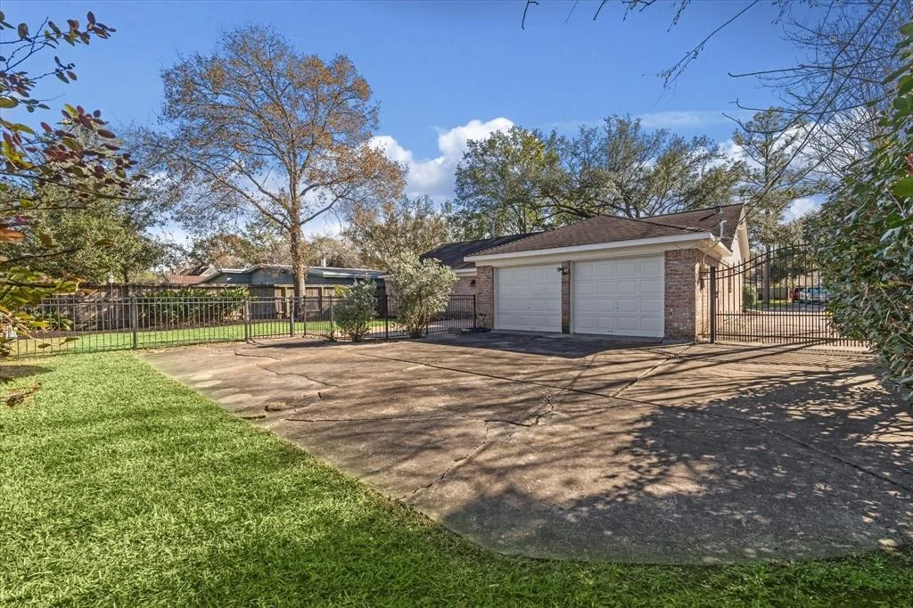 Photo of 9538 Meadowbriar Lane