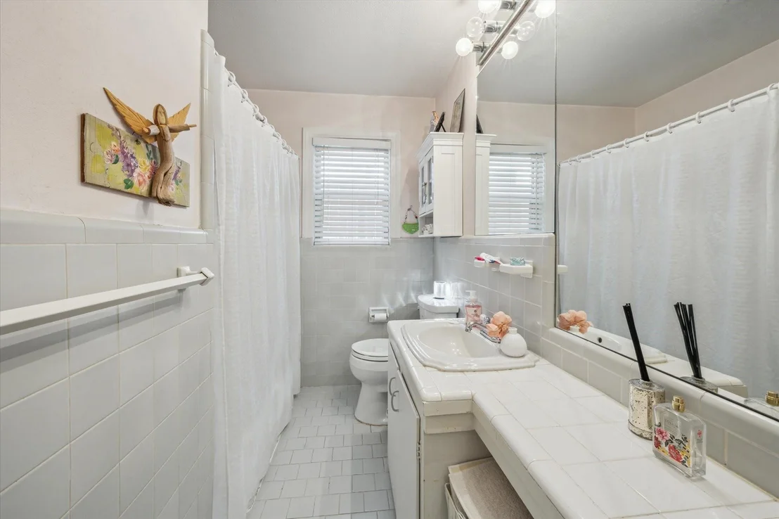 Photo of 5211 Maple Street