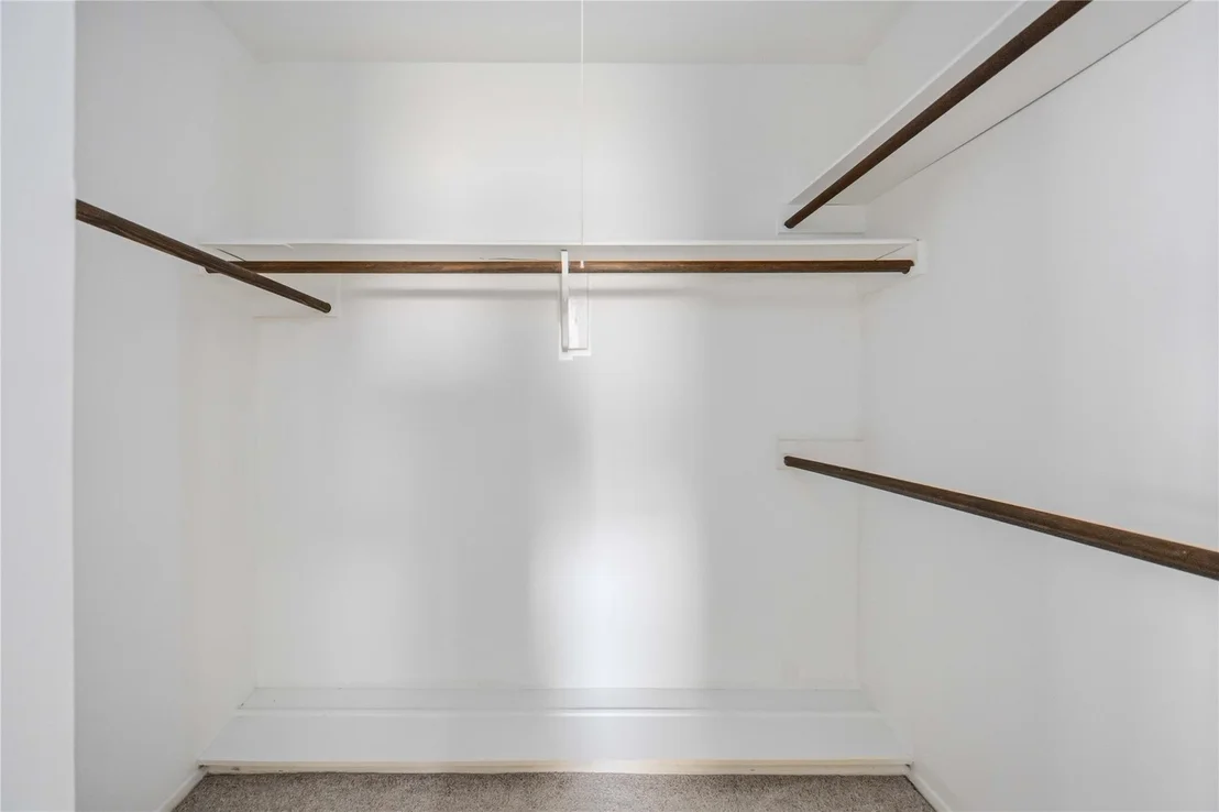Photo of 1002 Oxborough Drive