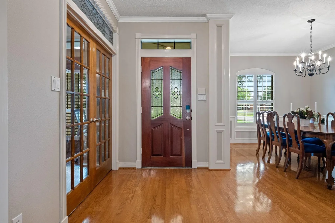 Photo of 302 River Oaks Drive