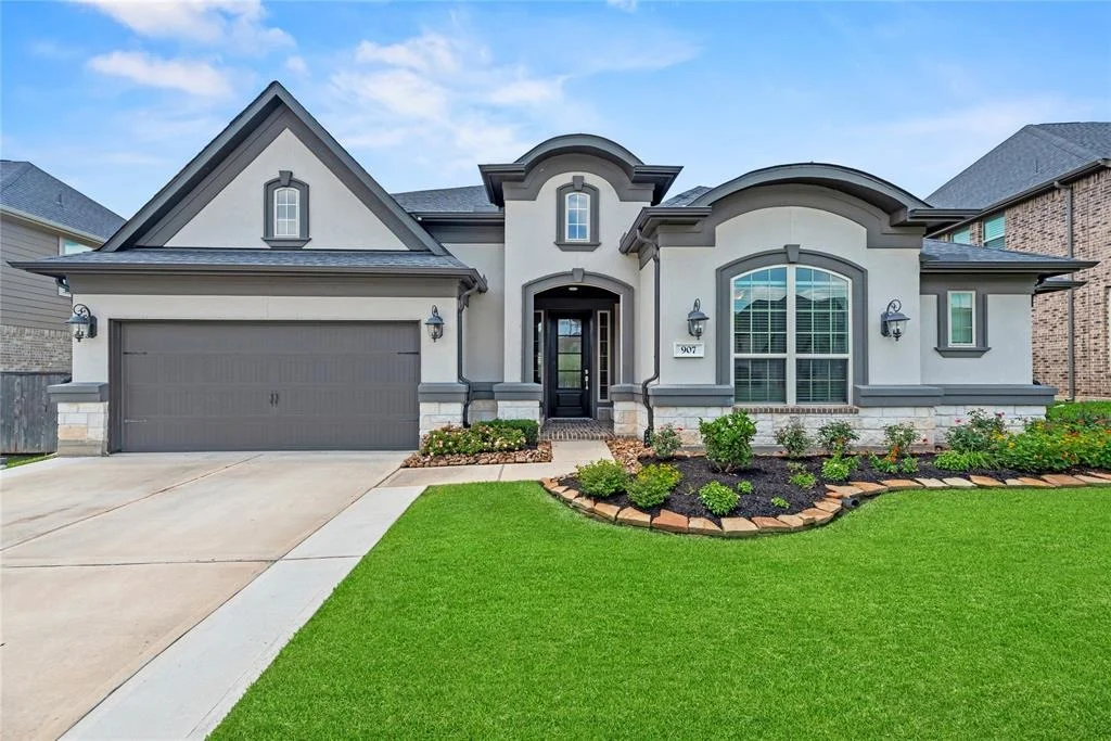 Photo of 907 Falcon Hollow Lane