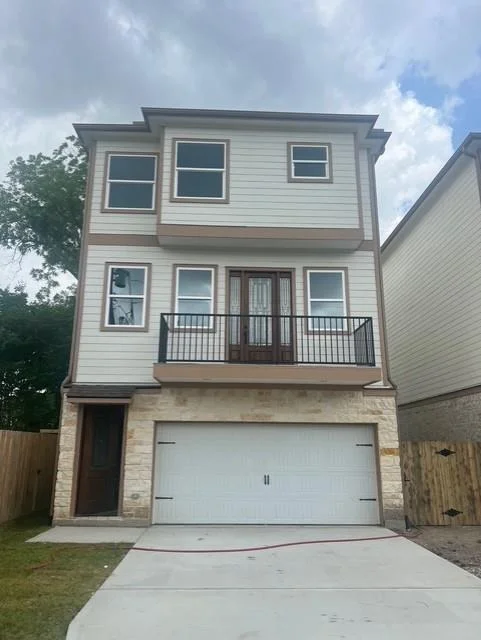 Photo of 2206 Hoskins Drive
