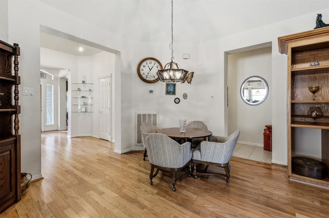 Photo of 7114 Centre Oaks Drive