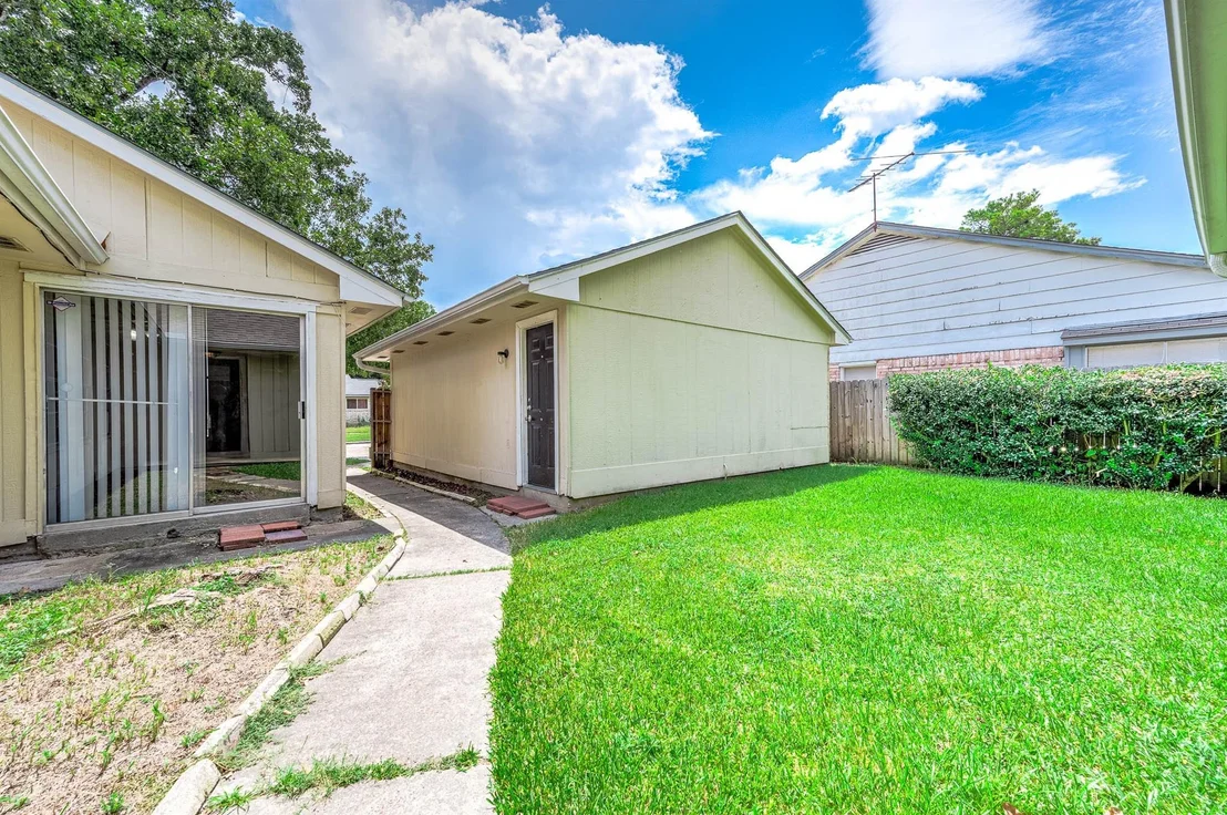 Photo of 6031 Crooked Post Road