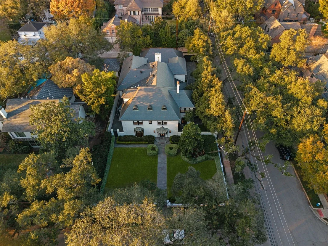 Photo of 1702 South Boulevard