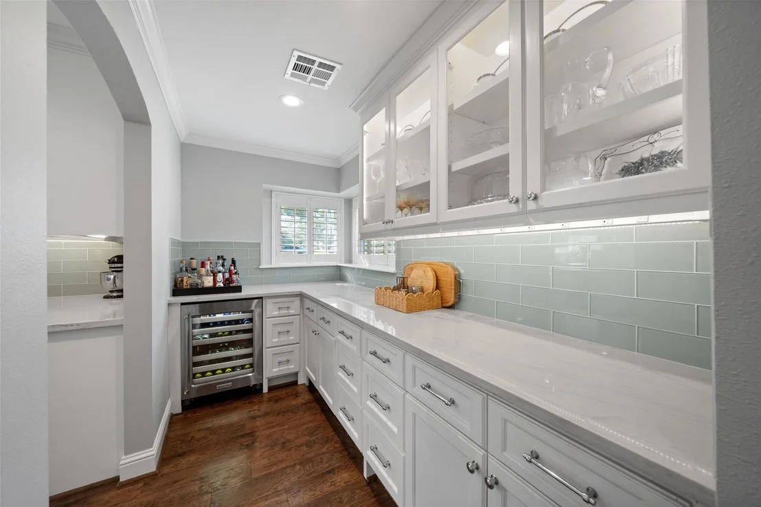 Photo of 14231 Carolcrest Drive