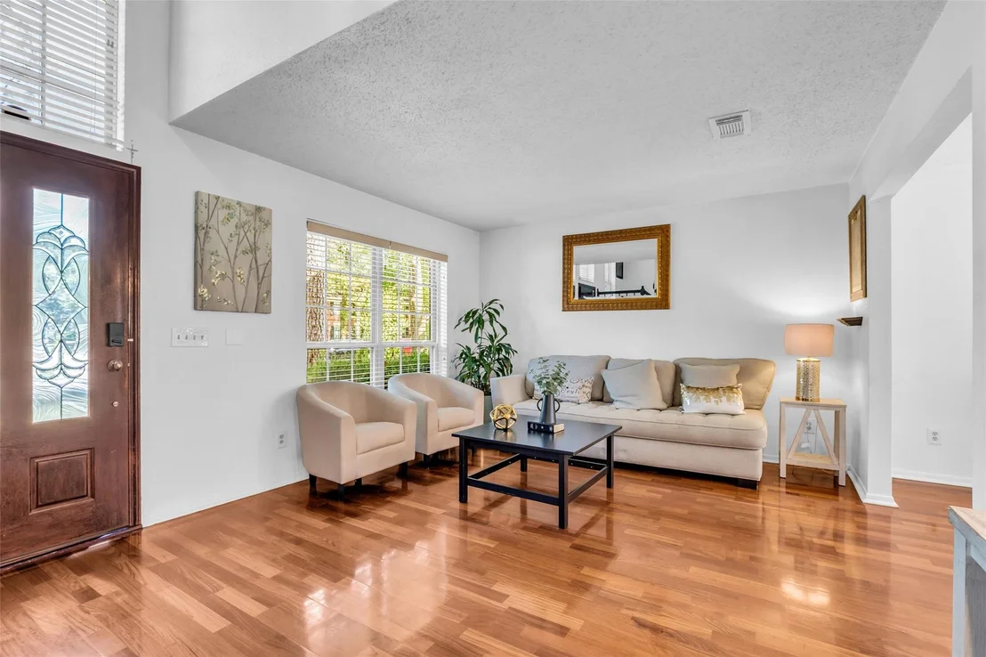 Photo of 15 E Stony Bridge Circle
