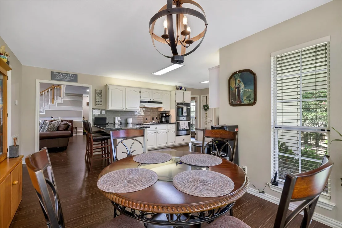 Photo of 220 Lake Oaks Boulevard