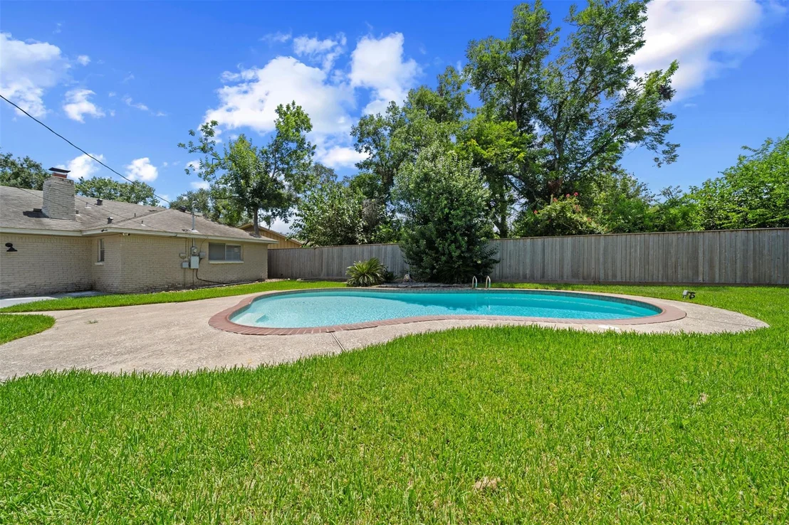 Photo of 5826 Spruce Forest Drive
