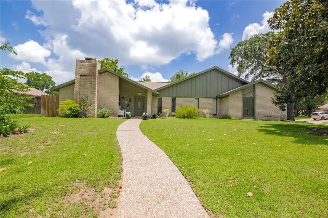 Photo of 602 Chimney Rock Drive