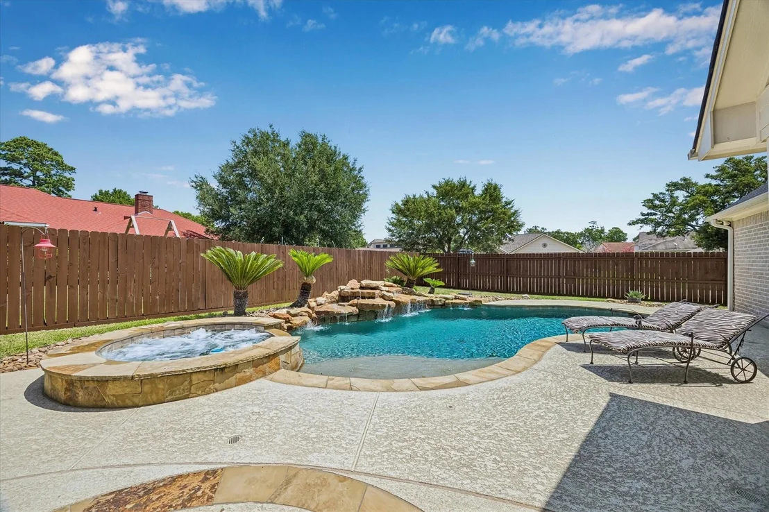 Photo of 17412 Waterview Drive