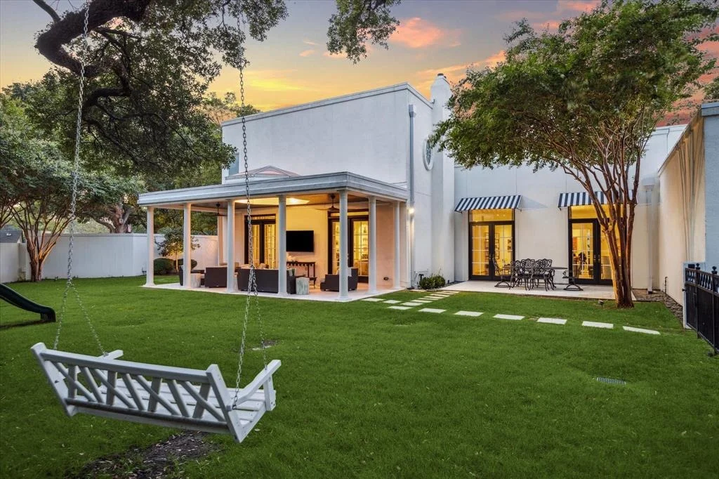 Photo of 2411 River Oaks Boulevard