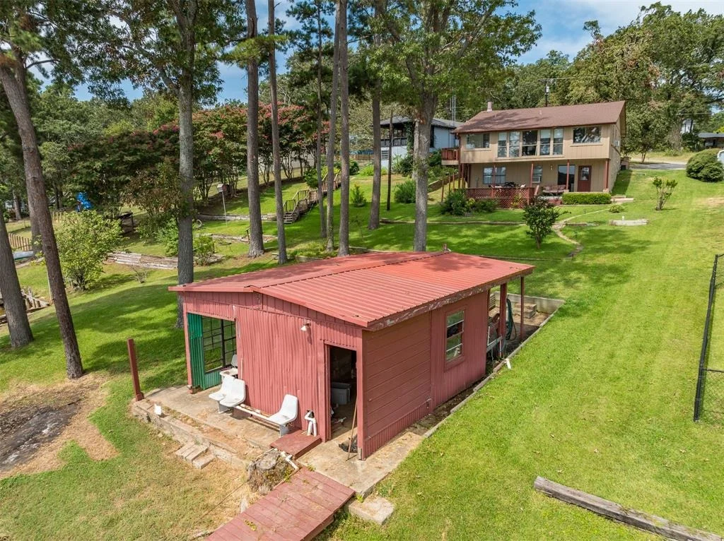 Photo of 23083 Lakeside Drive