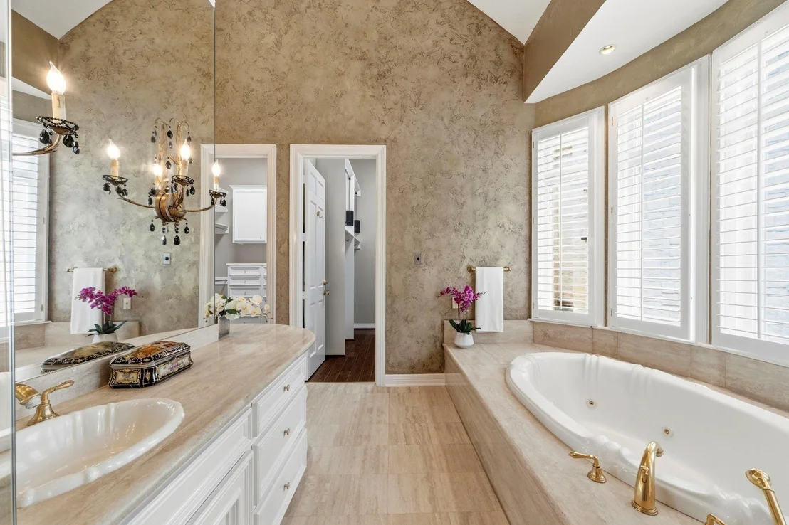 Photo of 728 Crestbend Drive