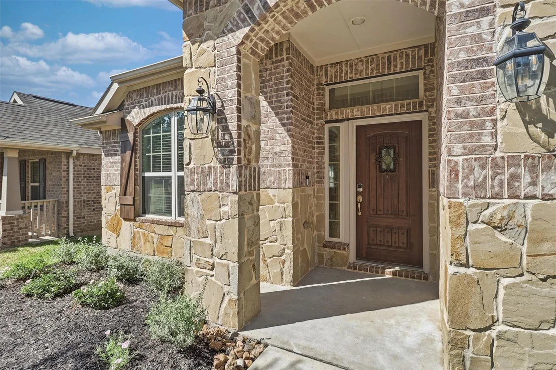 Photo of 637 Maple Point Drive E