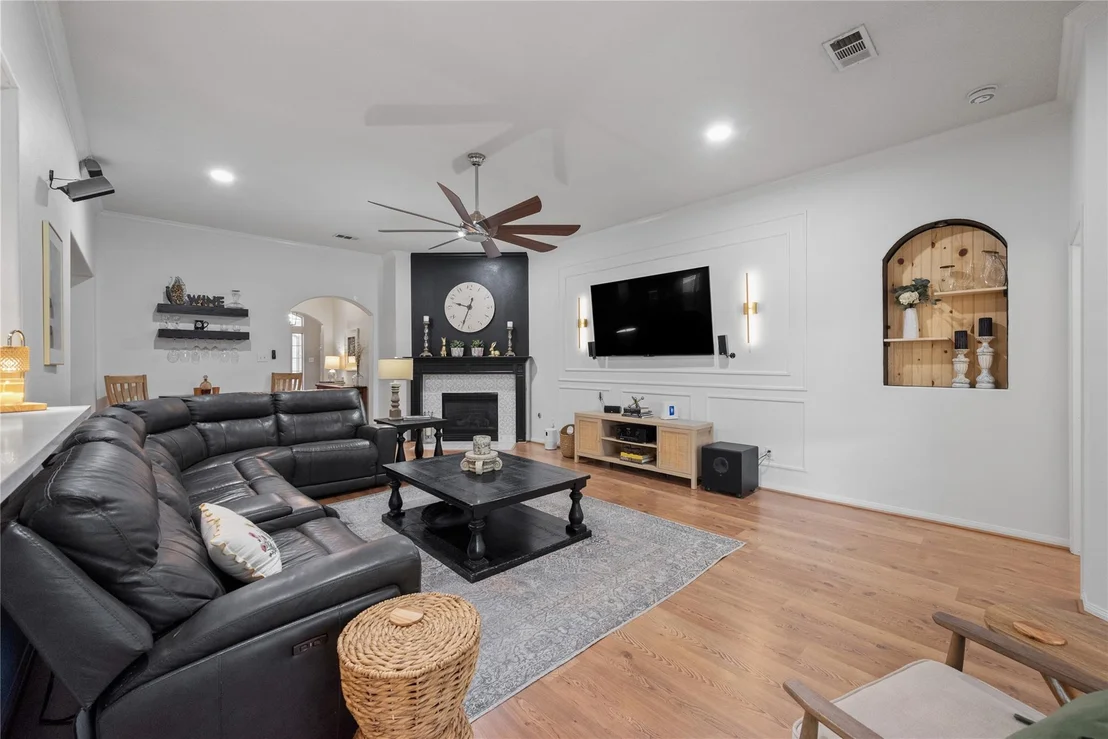 Photo of 723 Far Pines Drive