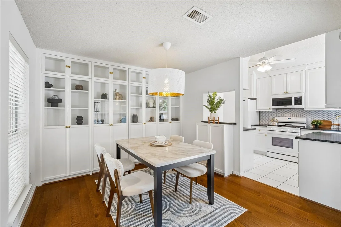 Photo of 20 Edgewood Forest Court