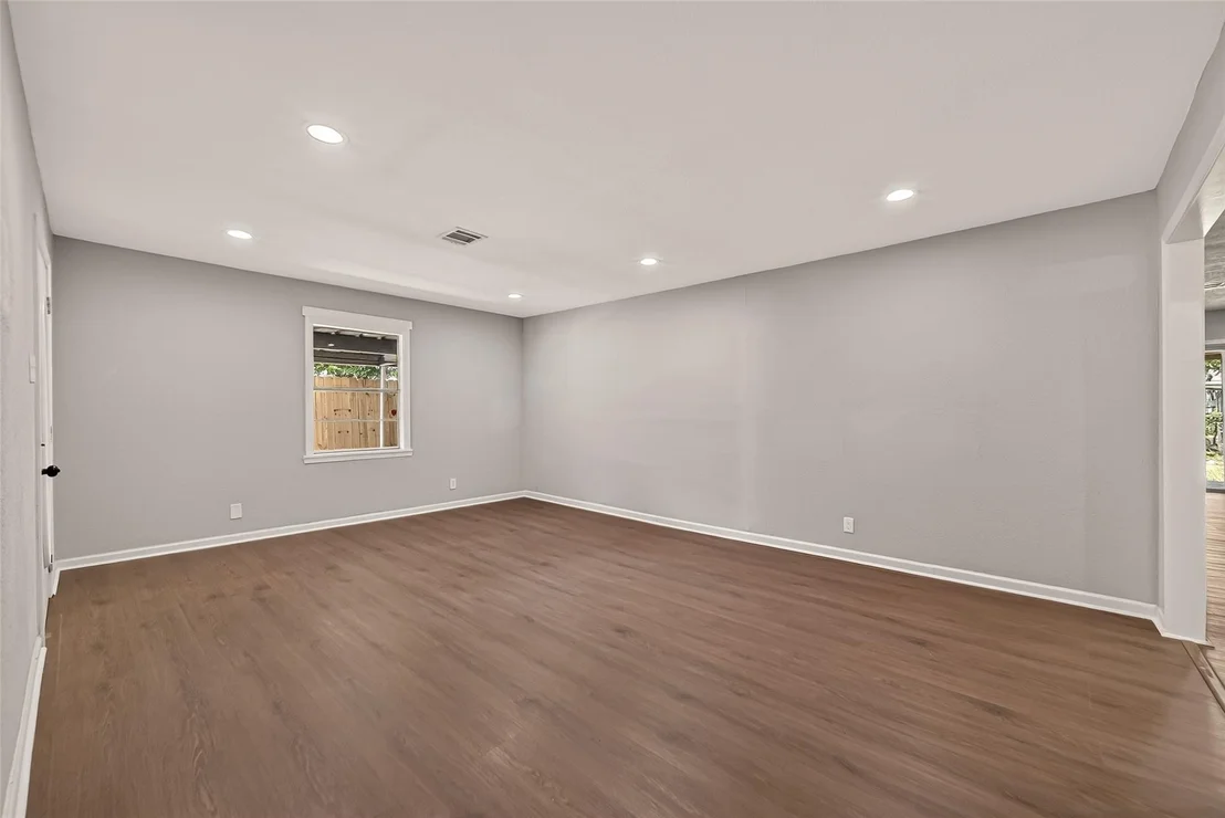 Photo of 1509 Lawrence Avenue