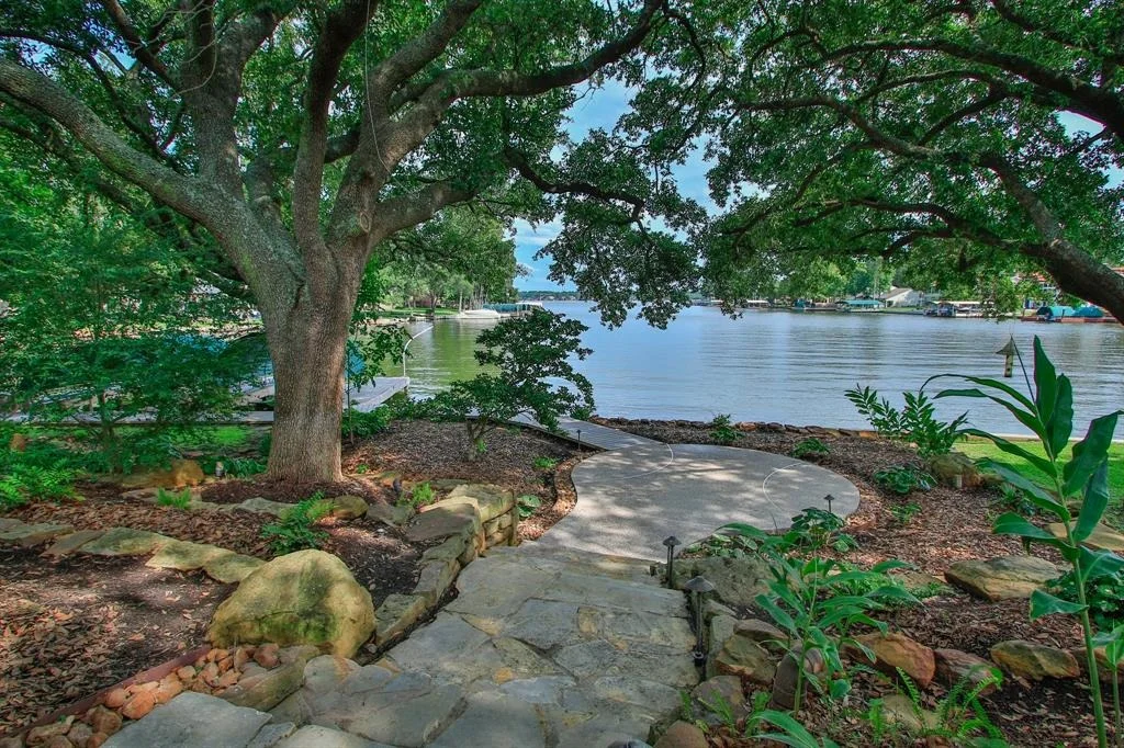 Photo of 3023 Willowbend Road