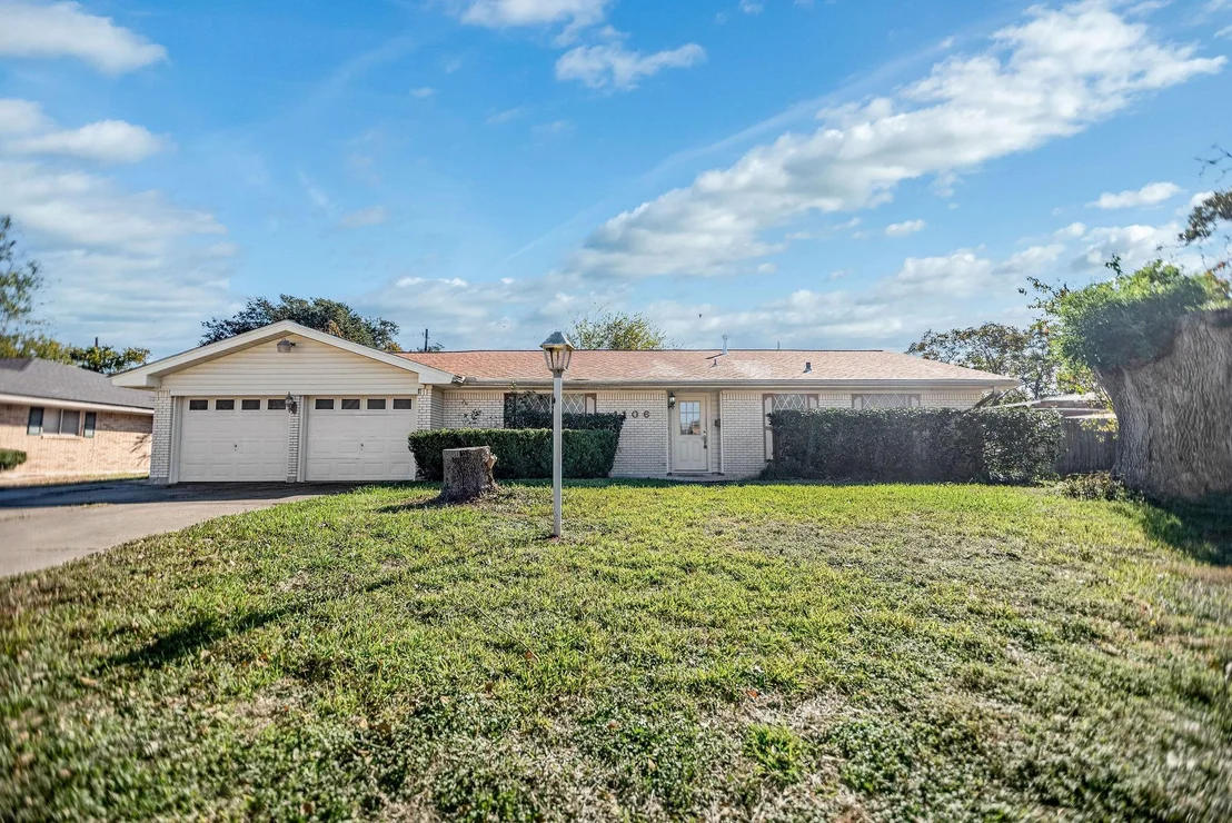 Photo of 1106 Brookhollow Drive