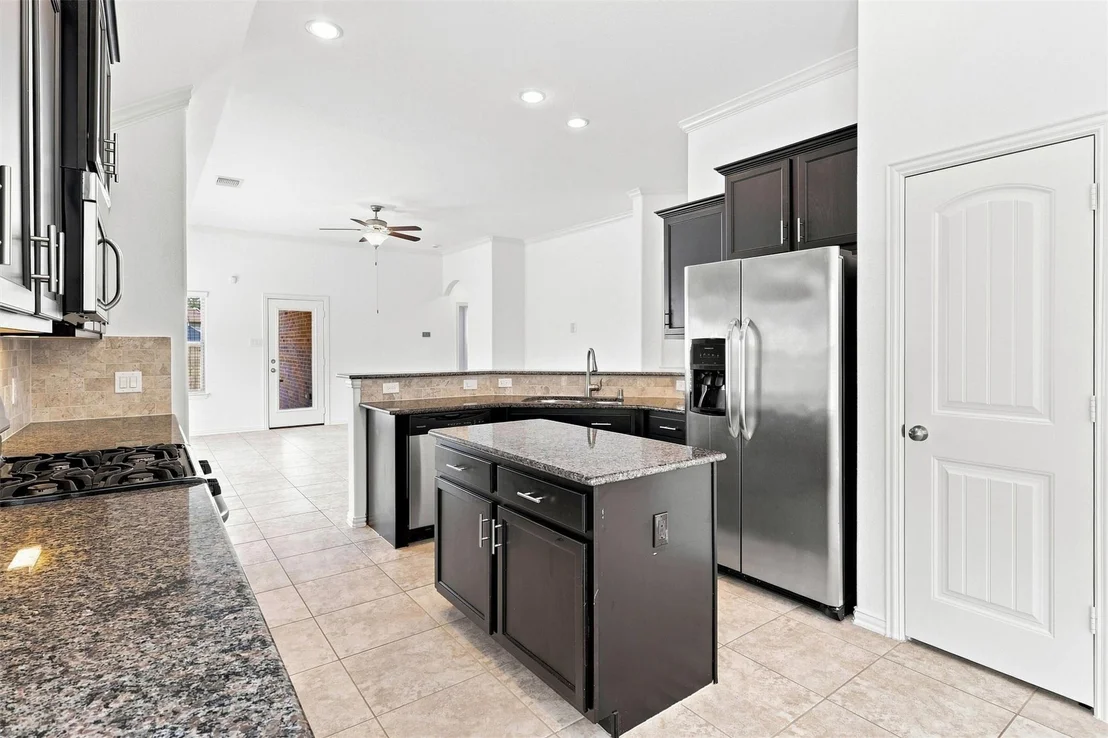 Photo of 637 Maple Point Drive E