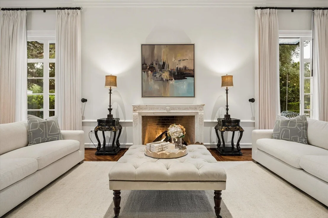 Photo of 20 Sunset Boulevard