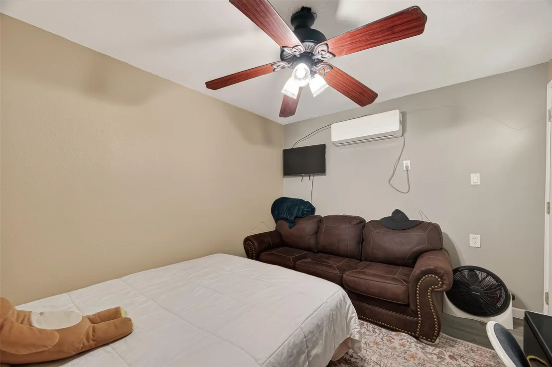 Photo of 2111 Hickory Lane
