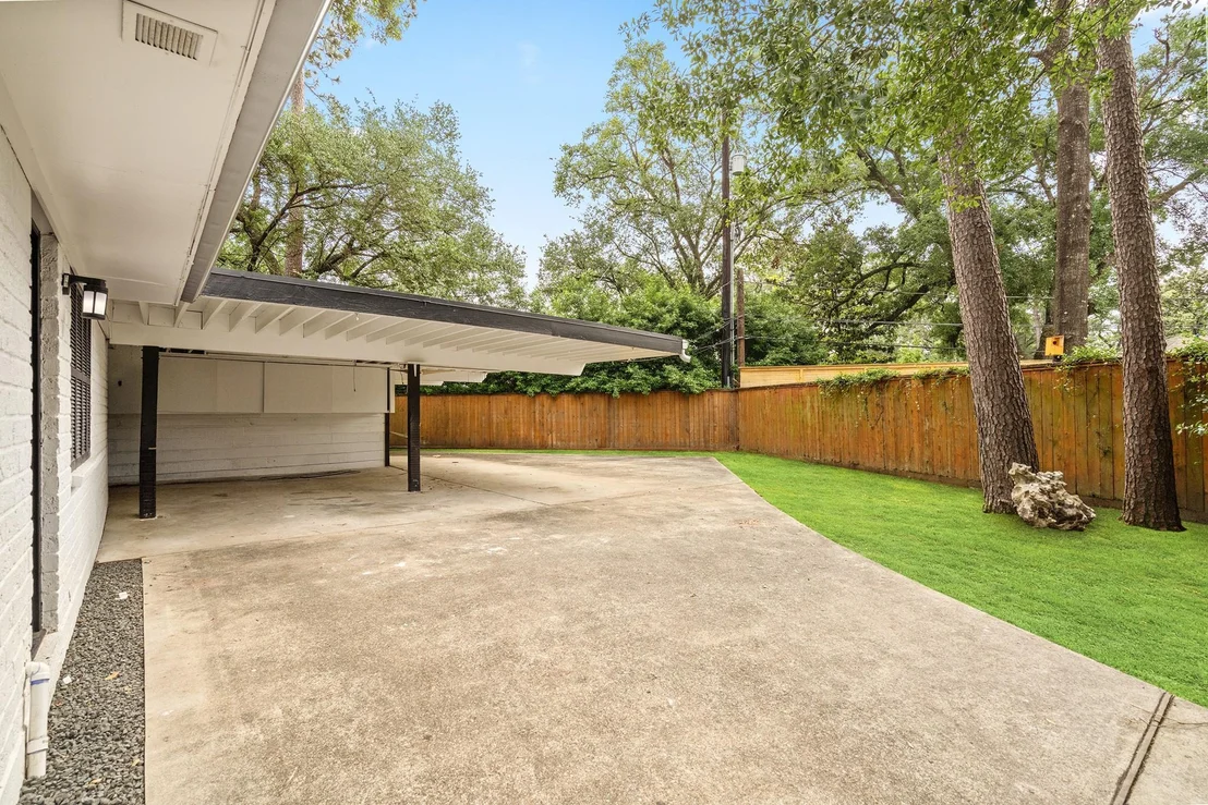 Photo of 938 Magdalene Drive
