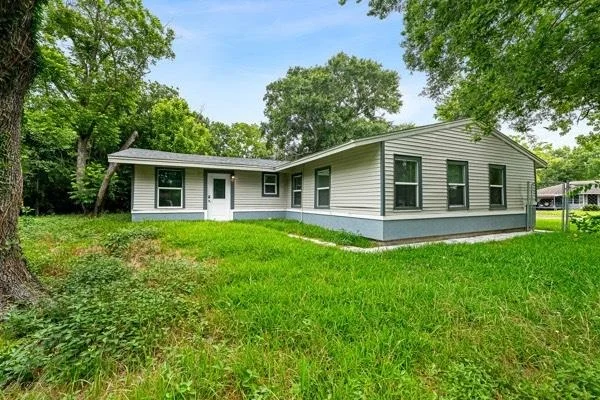 Photo of 6058 Lyndhurst Drive